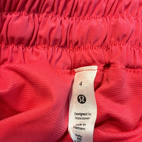 NEVER WORN Lipgloss Lululemon Hotty Hot LR short 4” - Picture 4 of 4